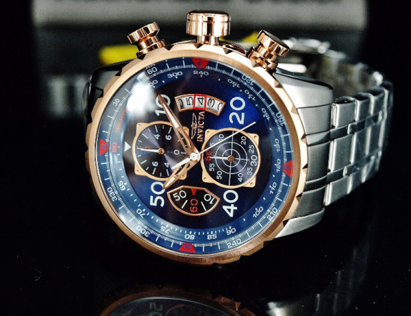 Jam Aviator dengan lapisan rose gold